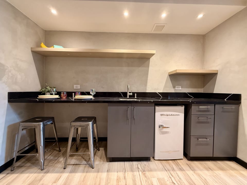 Casa Musa - Classical Music Master Suite #1 🎶 | Luxury Stay @ La Placita
Experience vintage elegance and modern comfort in this design-forward suite. Features a ksofabed, fridge, dining table for two, and boutique style in the heart of La Placita.  