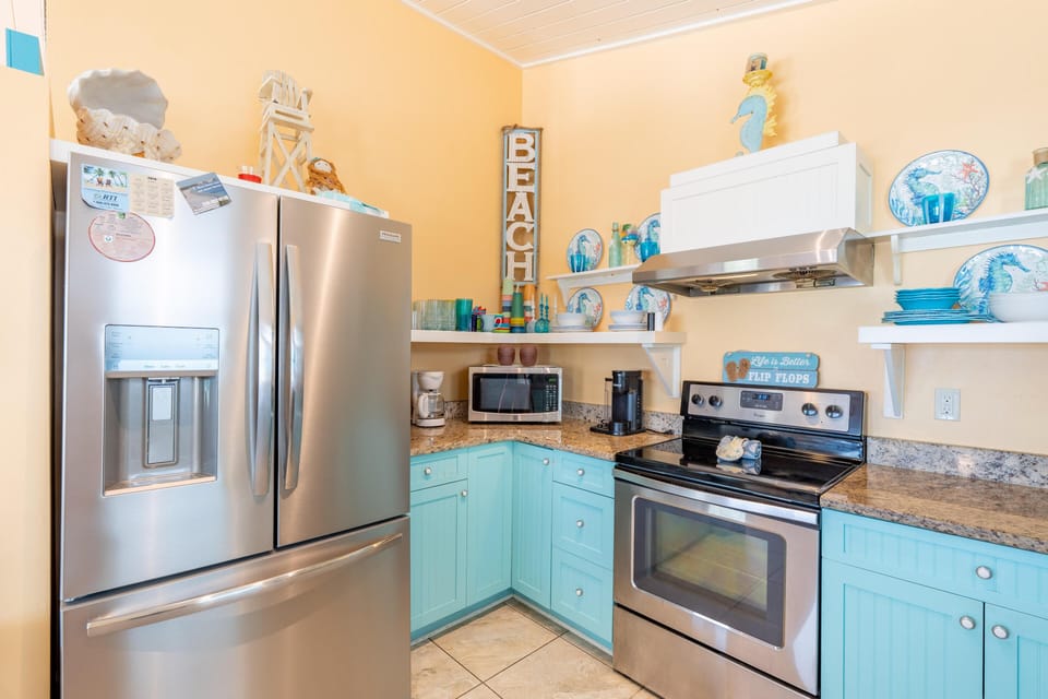 House, Multiple Beds (Blue Starfish) | Private kitchen | Oven, toaster