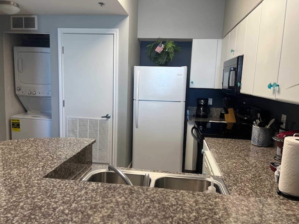 Condo, Multiple Beds, Balcony, Ocean View (Beach, Please!) | Private kitchen | Fridge, microwave