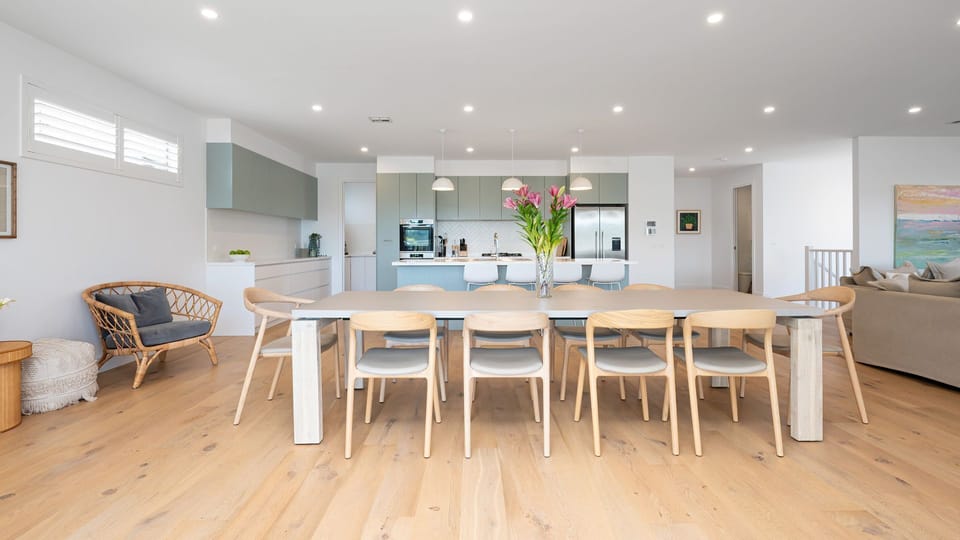 Ocean Pearl Dining/Kitchen Area 