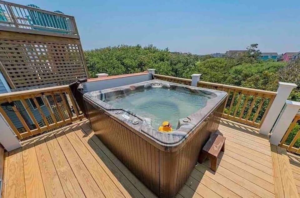 Private hot tub, perfect for relaxing in the evenings