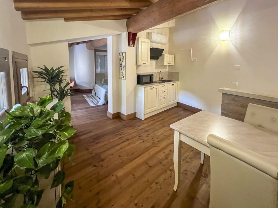 Junior Suite, Courtyard View | Minibar, desk, free WiFi, bed sheets