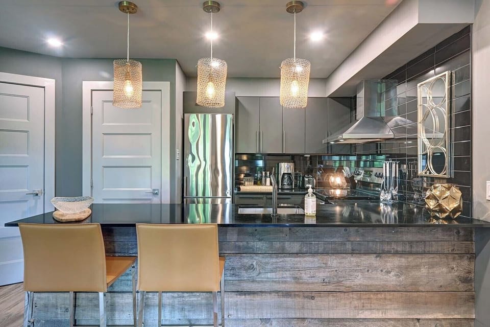 Design Condo, Patio, Mountain View | Private kitchen | Full-size fridge, microwave, oven, stovetop