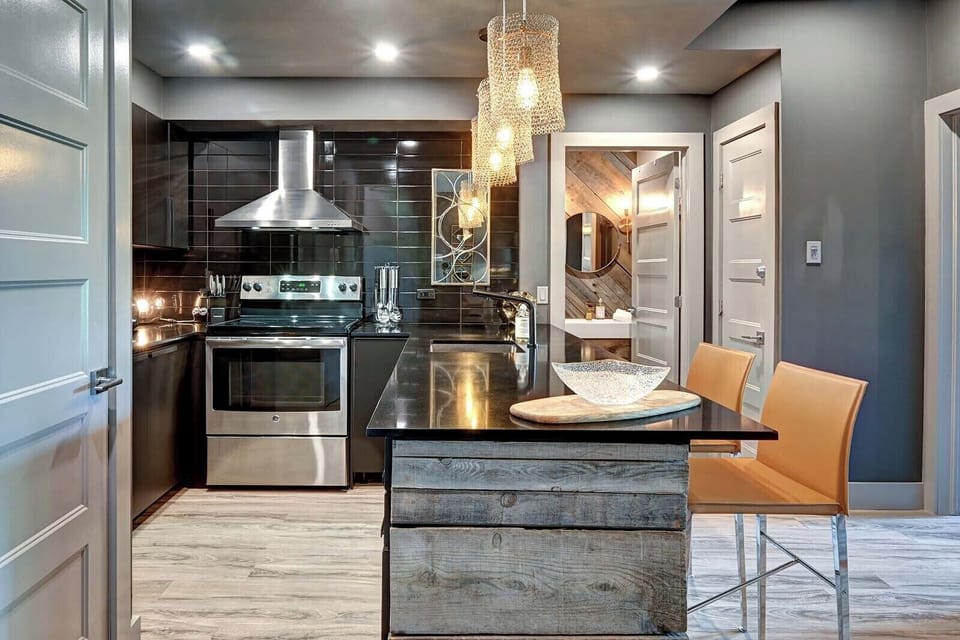 Design Condo, Patio, Mountain View | Private kitchen | Full-size fridge, microwave, oven, stovetop