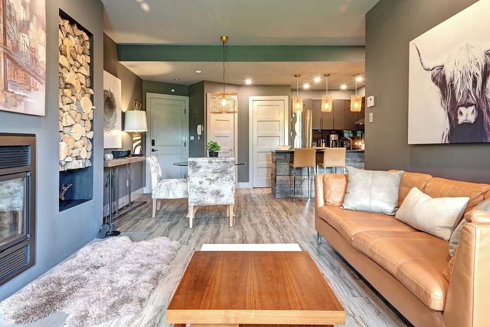 Design Condo, Patio, Mountain View | Living area