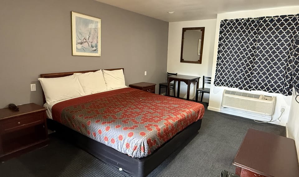 Free WiFi, bed sheets
