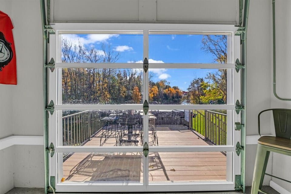 Roll up the door and let the fresh air and waterfront views pour in.