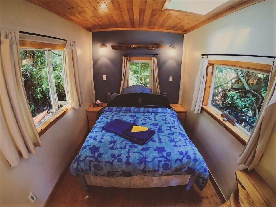 Cabin, 1 Double Bed, Shared Bathroom (Cherry Cabin) | Bed sheets