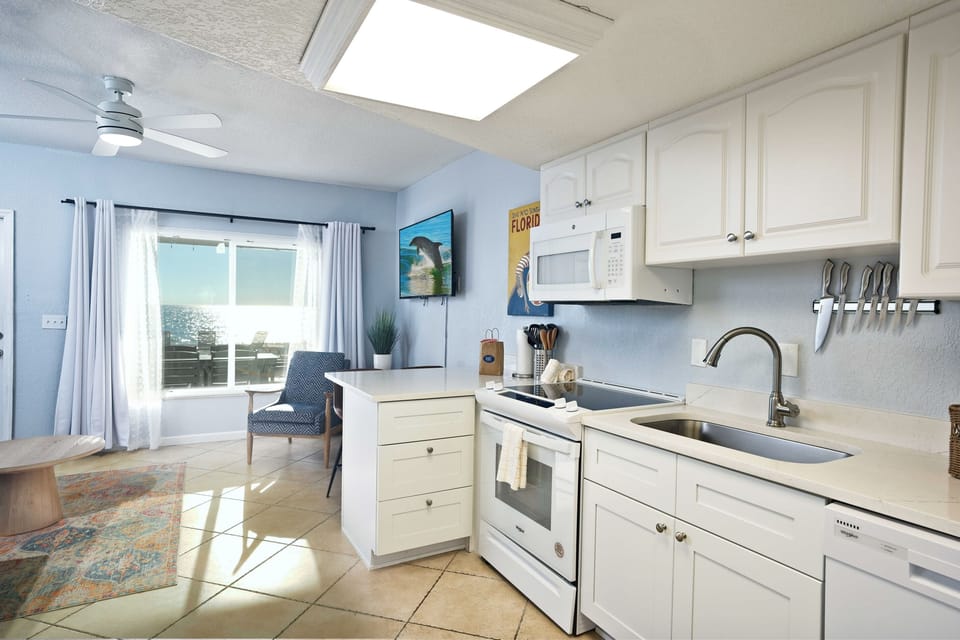 Full kitchen