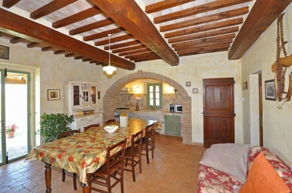 Panoramic Villa, 2 Bedrooms (Castelmuzio) | In-room dining