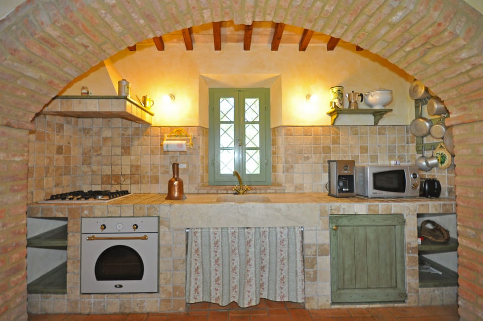 Panoramic Villa, 2 Bedrooms (Castelmuzio) | Private kitchen | Fridge, microwave, oven, stovetop