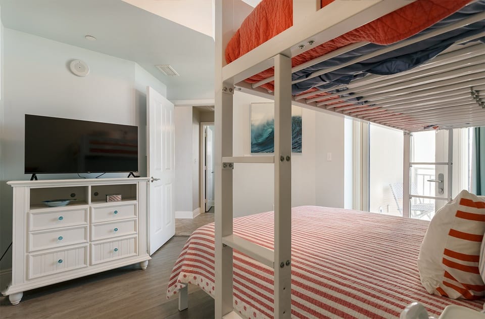 Twin over Queen Bunk with balcony access
