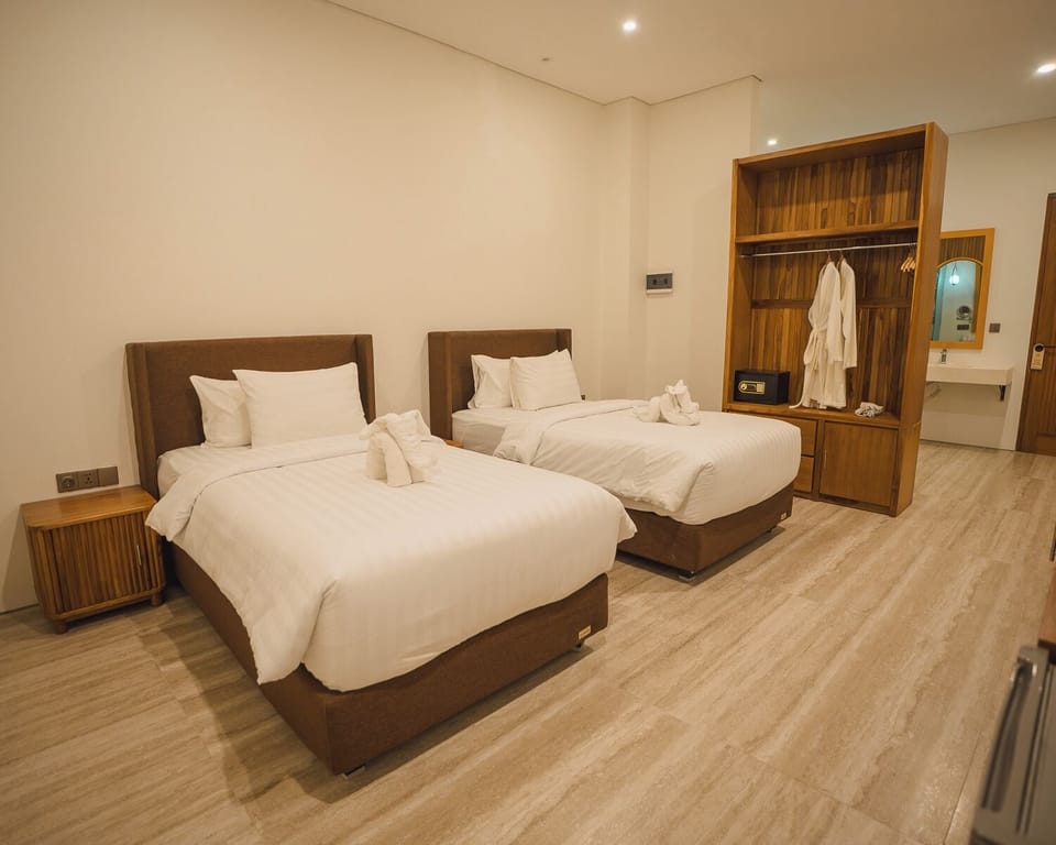 Deluxe Room | Premium bedding, minibar, in-room safe, blackout drapes
