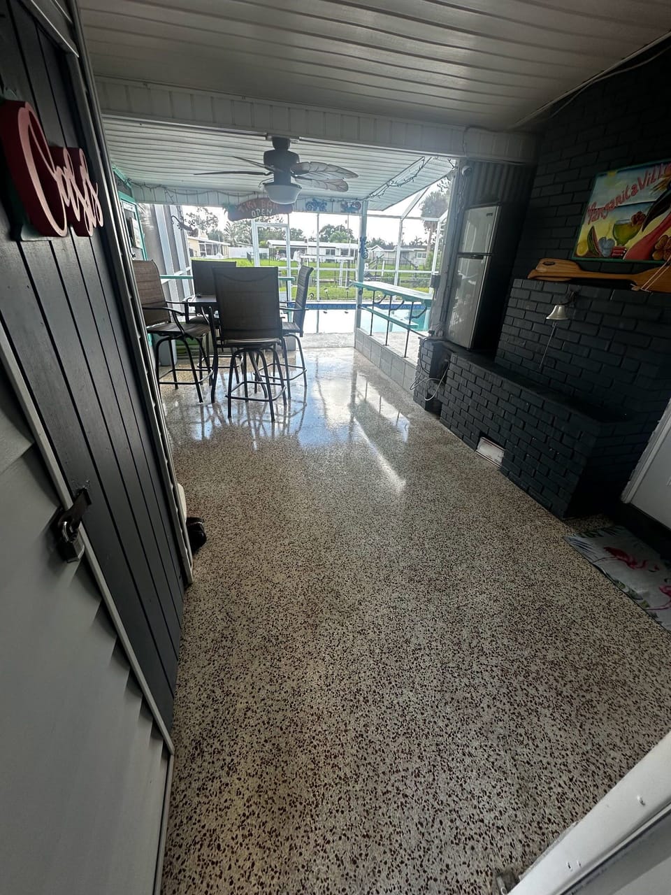 Covered tiki bar, fridge/ ice, tv, pool!