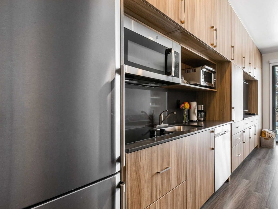 Full galley kitchen