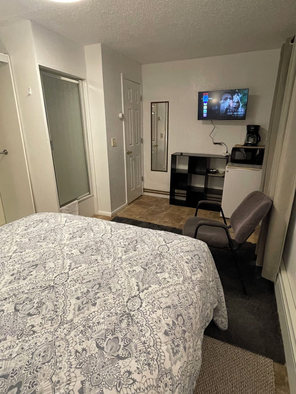 Small storage space, smart TV, microwave, mini fridge, coffee maker