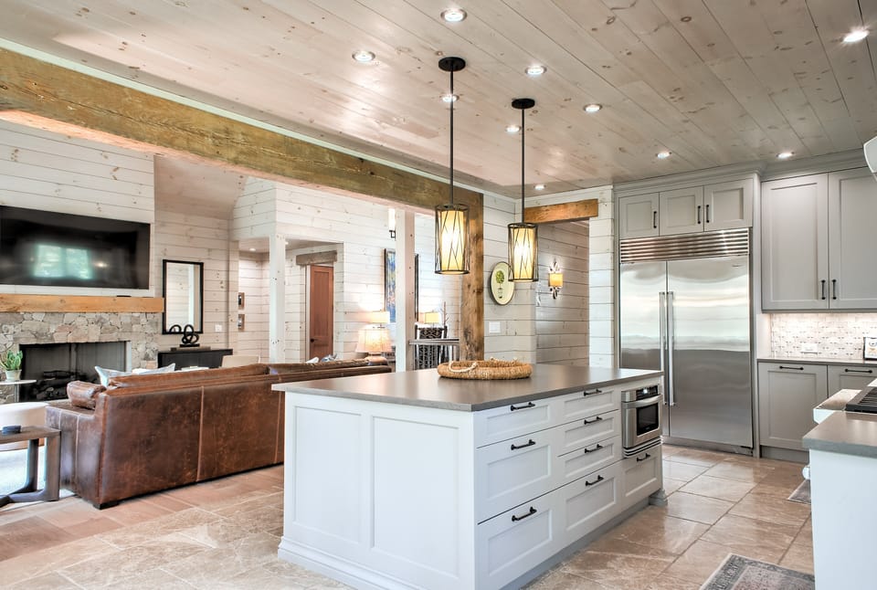 Fully Equipped Kitchen with Chef's Grade Appliances