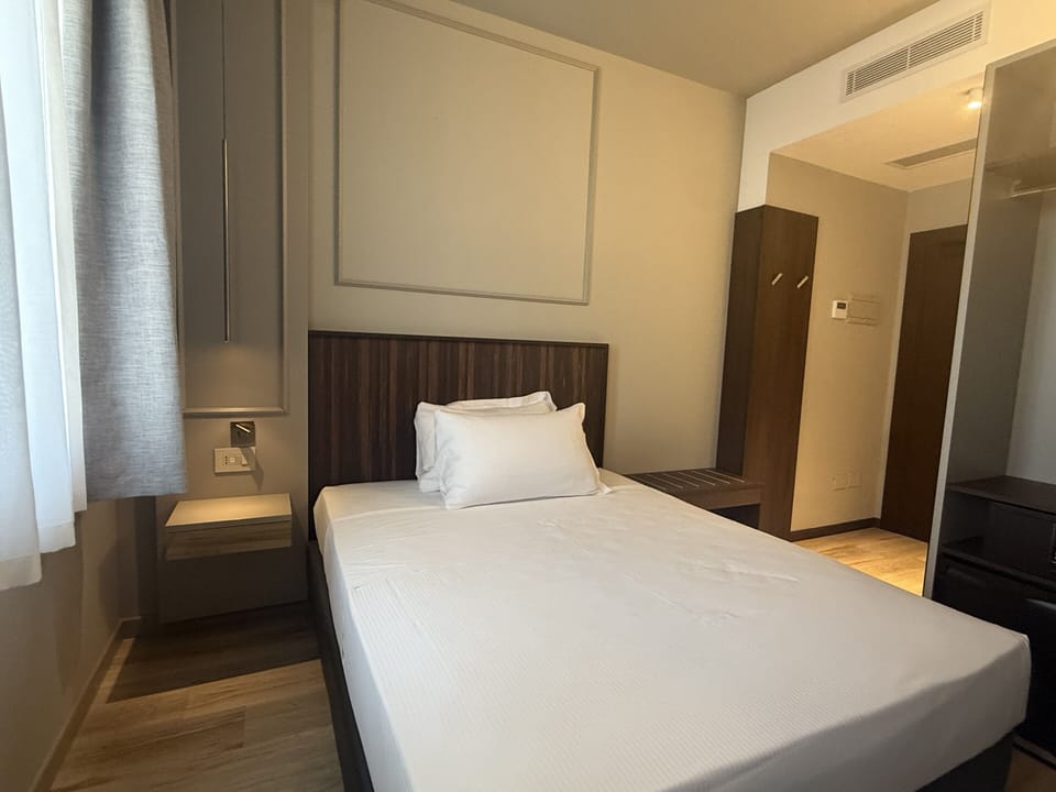 Basic Single Room | Desk, iron/ironing board (on request), WiFi (free), bed sheets