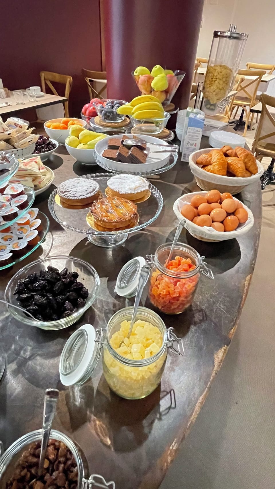 Free daily buffet breakfast