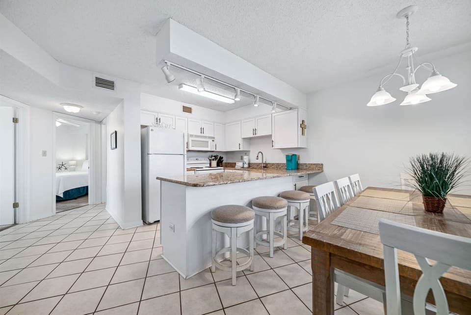 Breakfast bar and kitchen