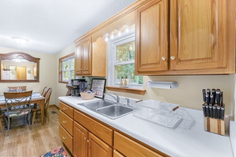 Fully stocked kitchen with dining, a simple, comfy family setup