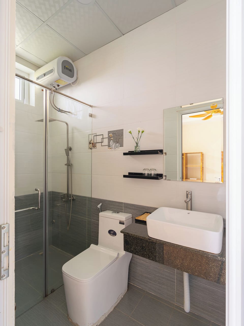 Shower, hair dryer, slippers, bidet