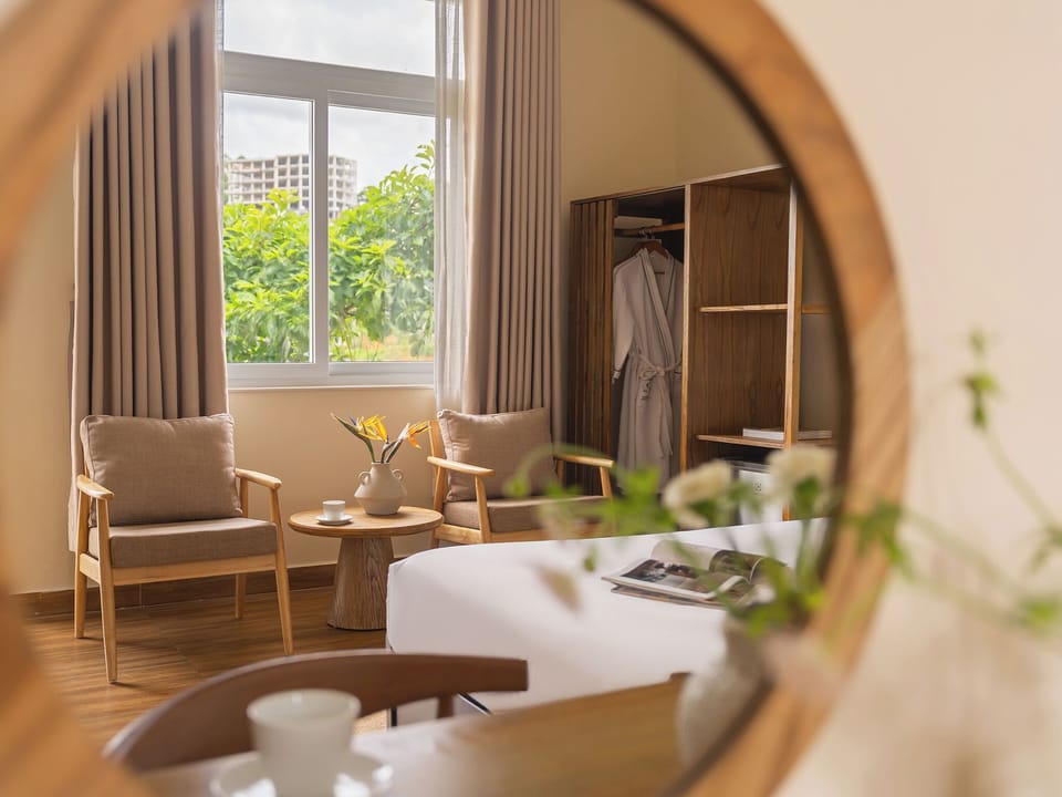 Deluxe Double Room, Hill View | Room amenity