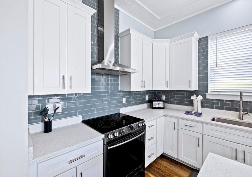 1st Floor - Fully equipped gourmet kitchen