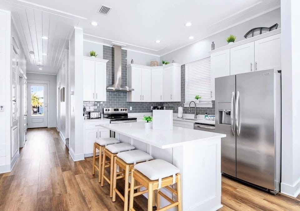 1st Floor - Fully equipped gourmet kitchen