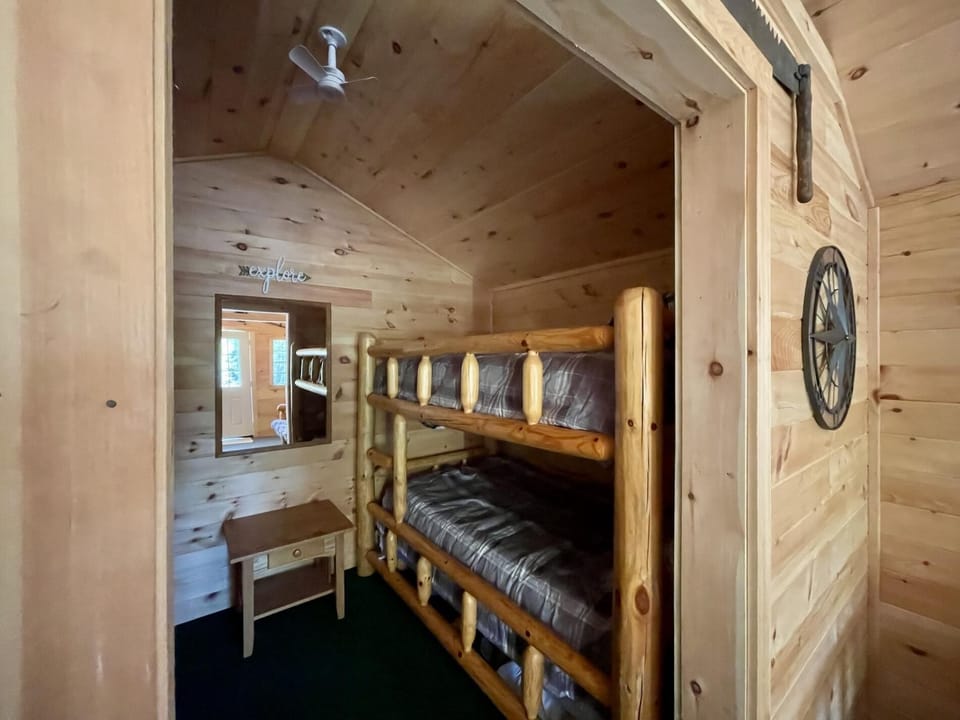 White Birch Cabin - Johnswood Off Grid Cabins on Drummond Island (5128)