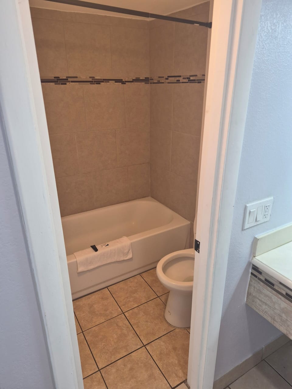 Combined shower/tub, towels, soap, toilet paper