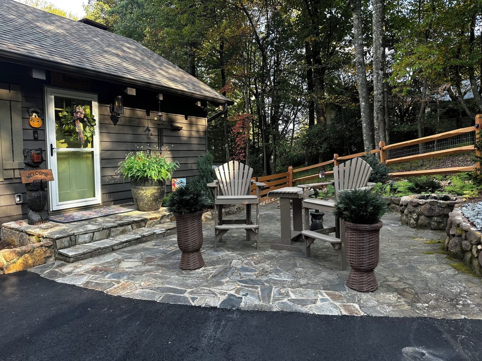 Sitting Area Out Front 