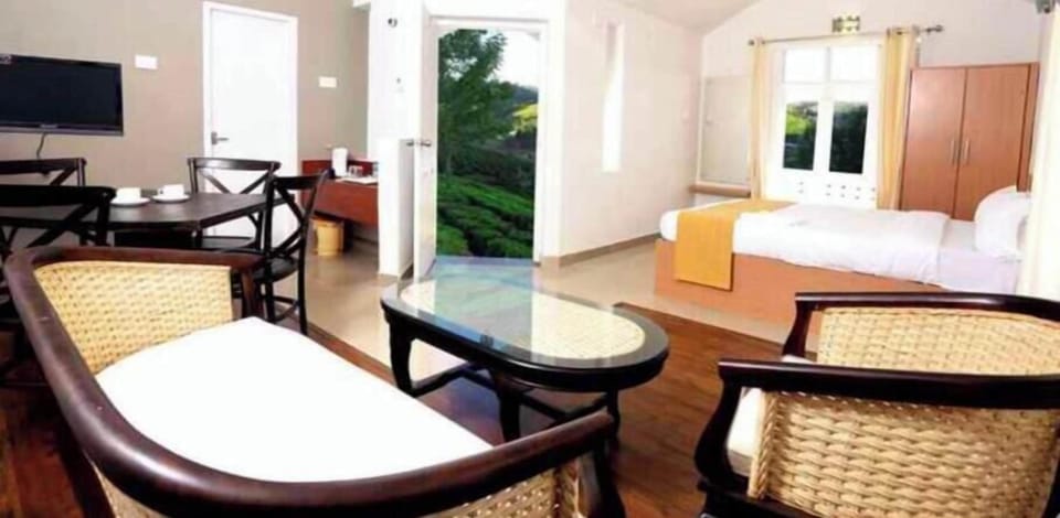 Deluxe Double Room, Garden View | Soundproofing, bed sheets
