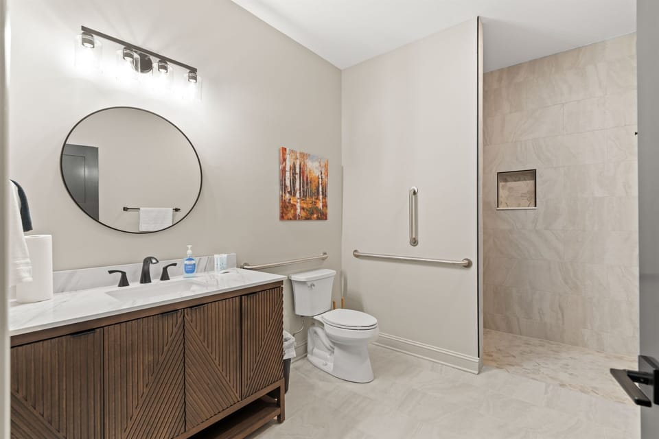 Full Bathroom 1