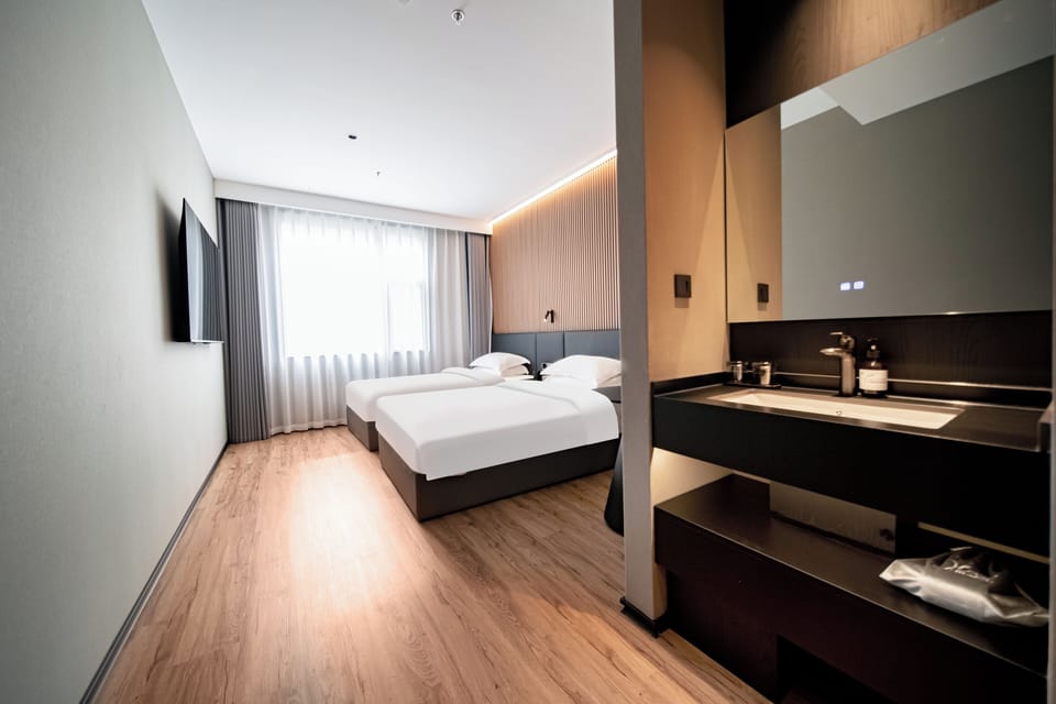 Standard Double Room | Desk, WiFi (free)