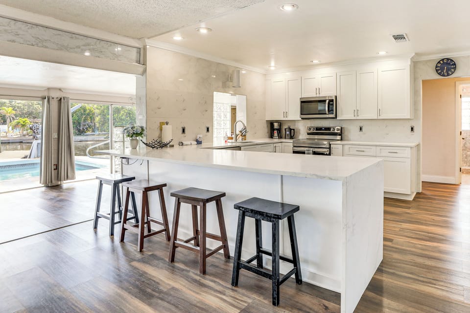 Breakfast Bar | Kitchen