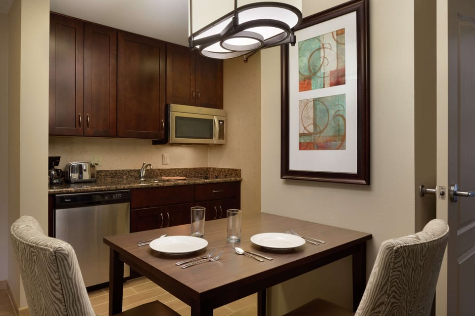 Full-size fridge, microwave, stovetop, dishwasher