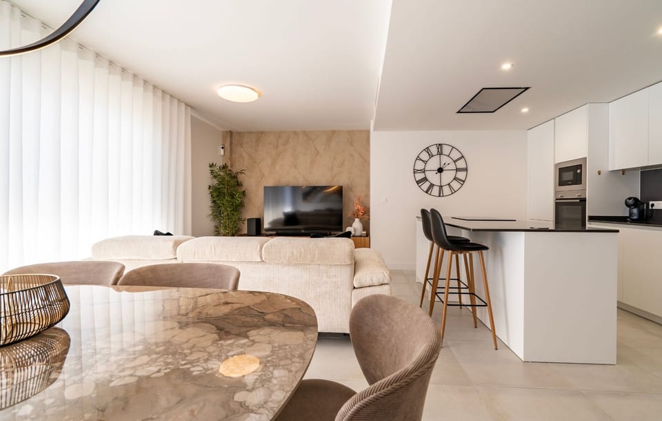 Living area & kitchen