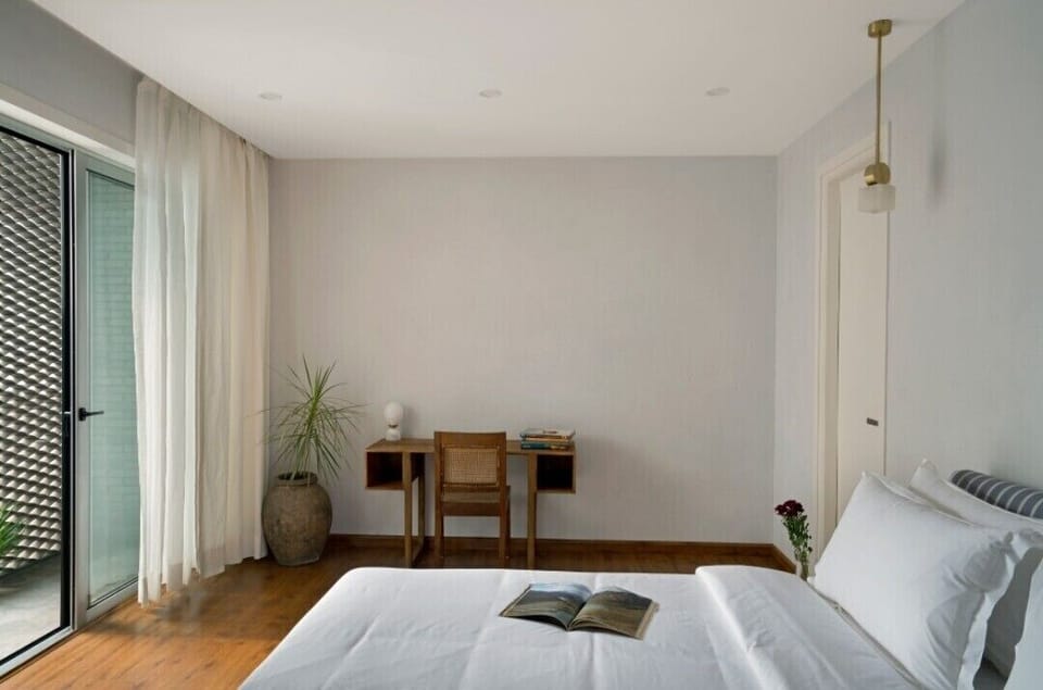 Left Room | In-room safe, iron/ironing board, free WiFi