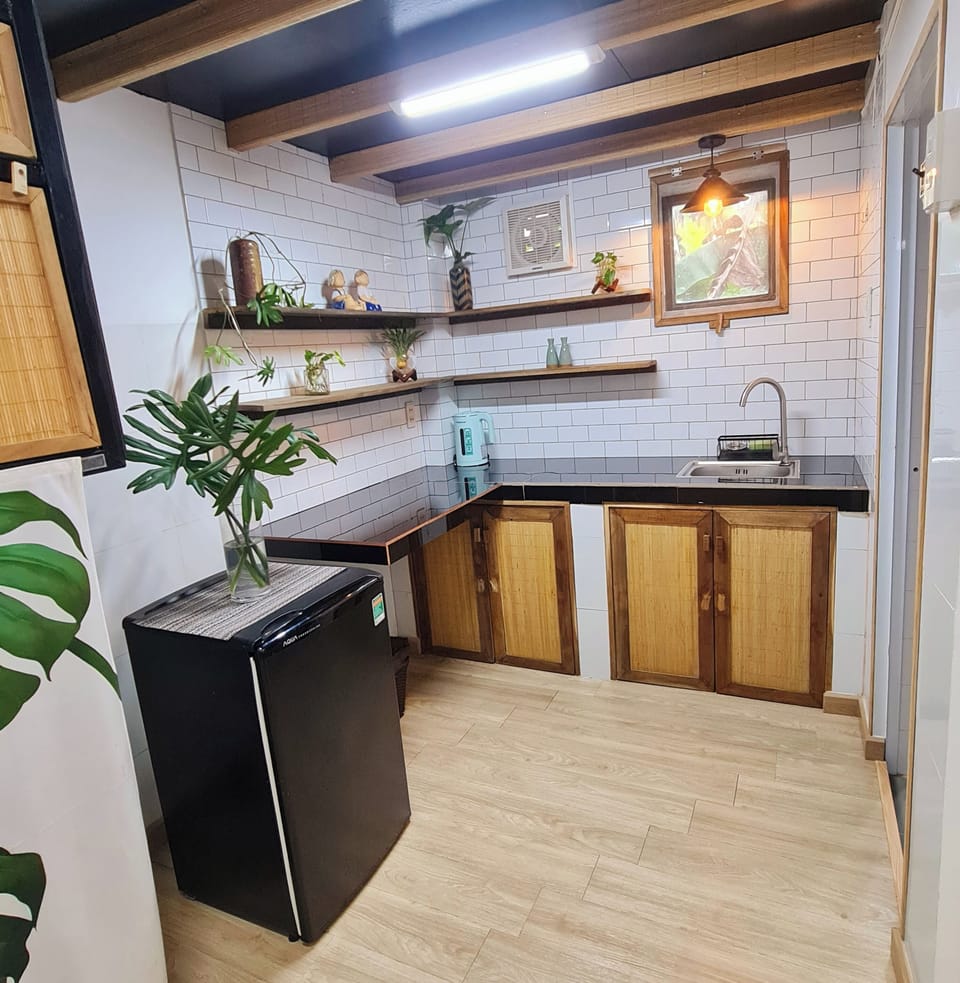 Basic Double Room | Private kitchen