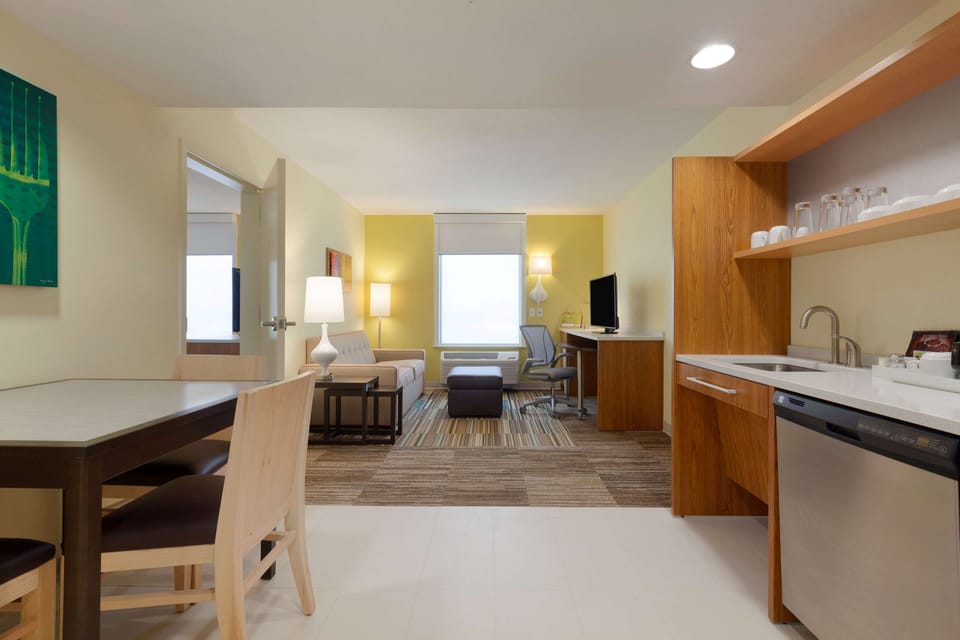 Hypo-allergenic bedding, in-room safe, desk, laptop workspace