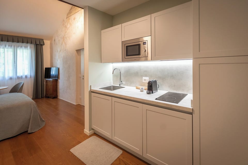 Standard Apartment | Private kitchen | Espresso maker, coffee/tea maker, electric kettle