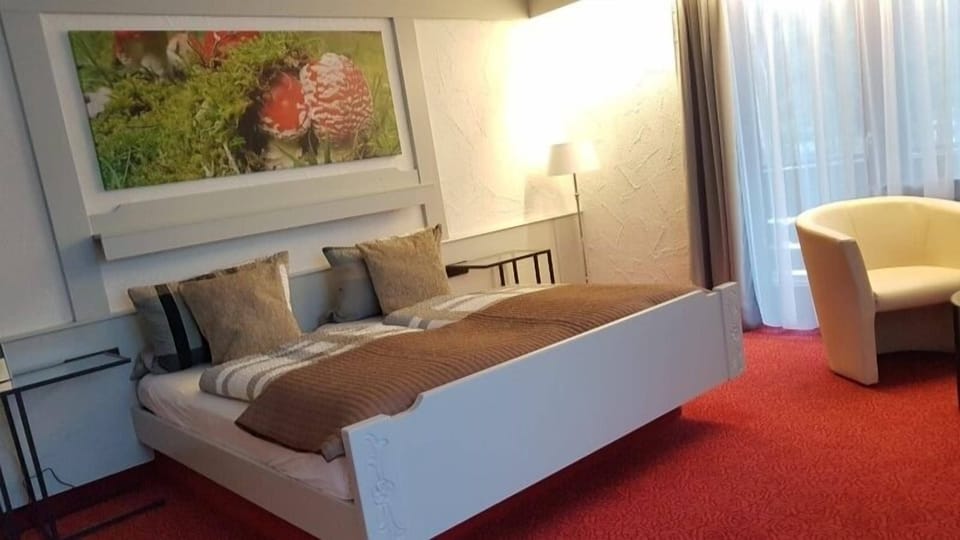 Economy Double Room, Balcony, Garden View | Hypo-allergenic bedding, rollaway beds, free WiFi, bed sheets