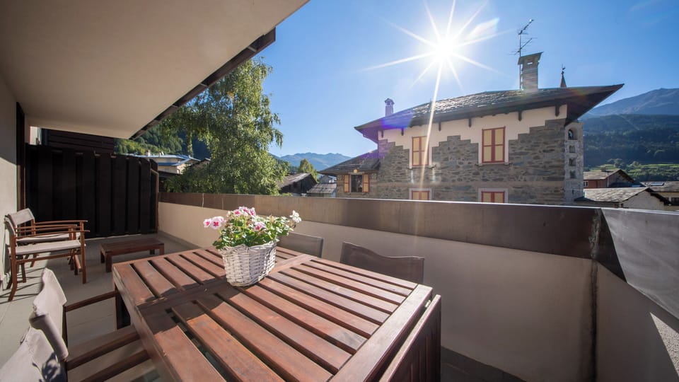 Apartment (2 Bedrooms) | Front of property