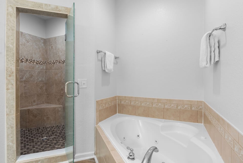 Primary bedroom's ensuite.