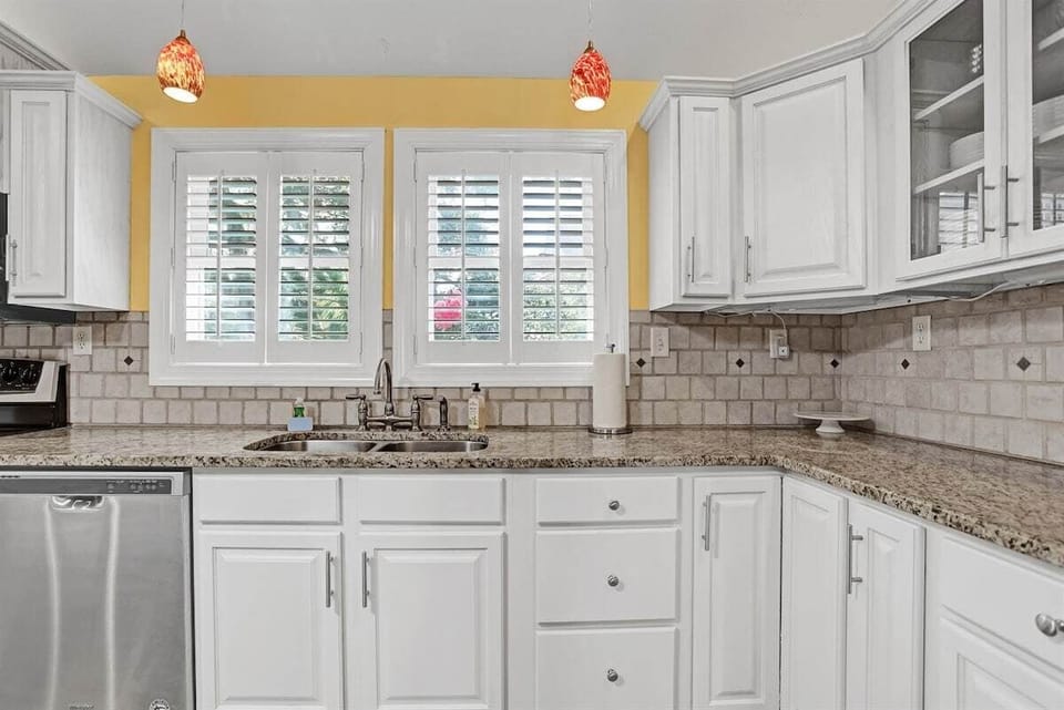 Sunshine and style in the heart of the kitchen ☀️