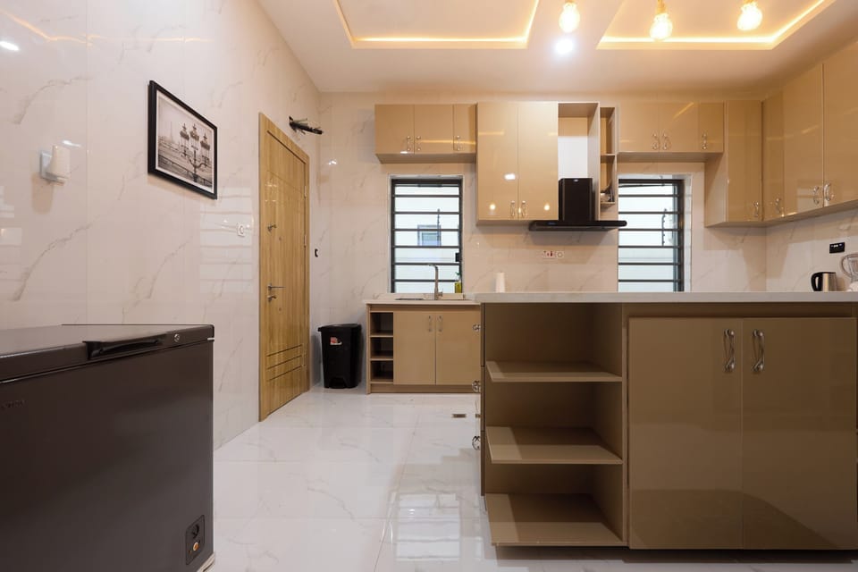Duplex, Balcony, City View | Private kitchen | Microwave, cookware/dishes/utensils