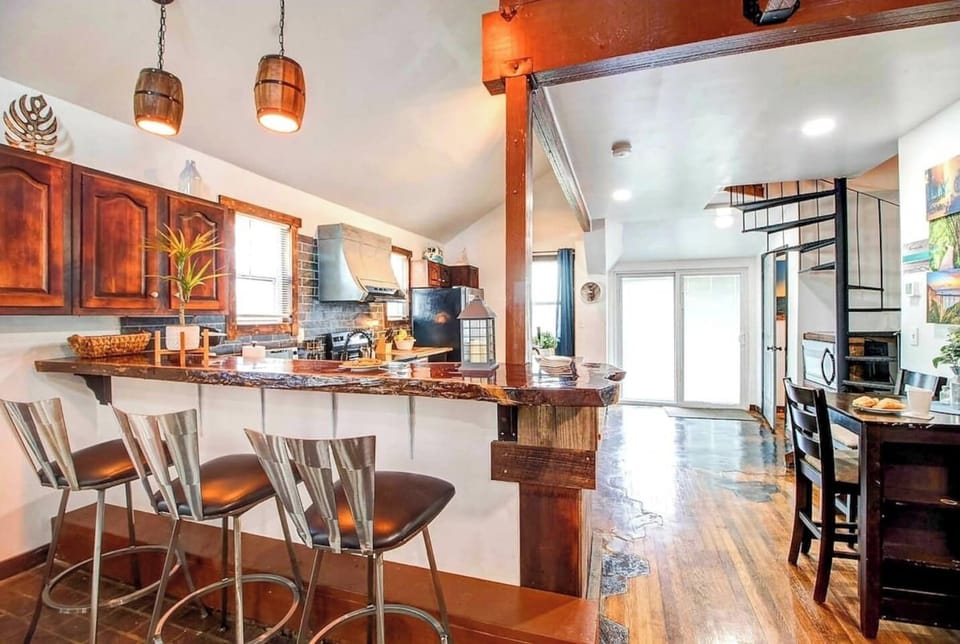 kitchen island/bar seating