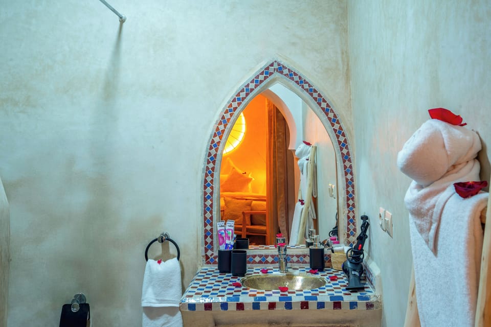Double Room, Patio | Desk, laptop workspace, iron/ironing board, free WiFi
