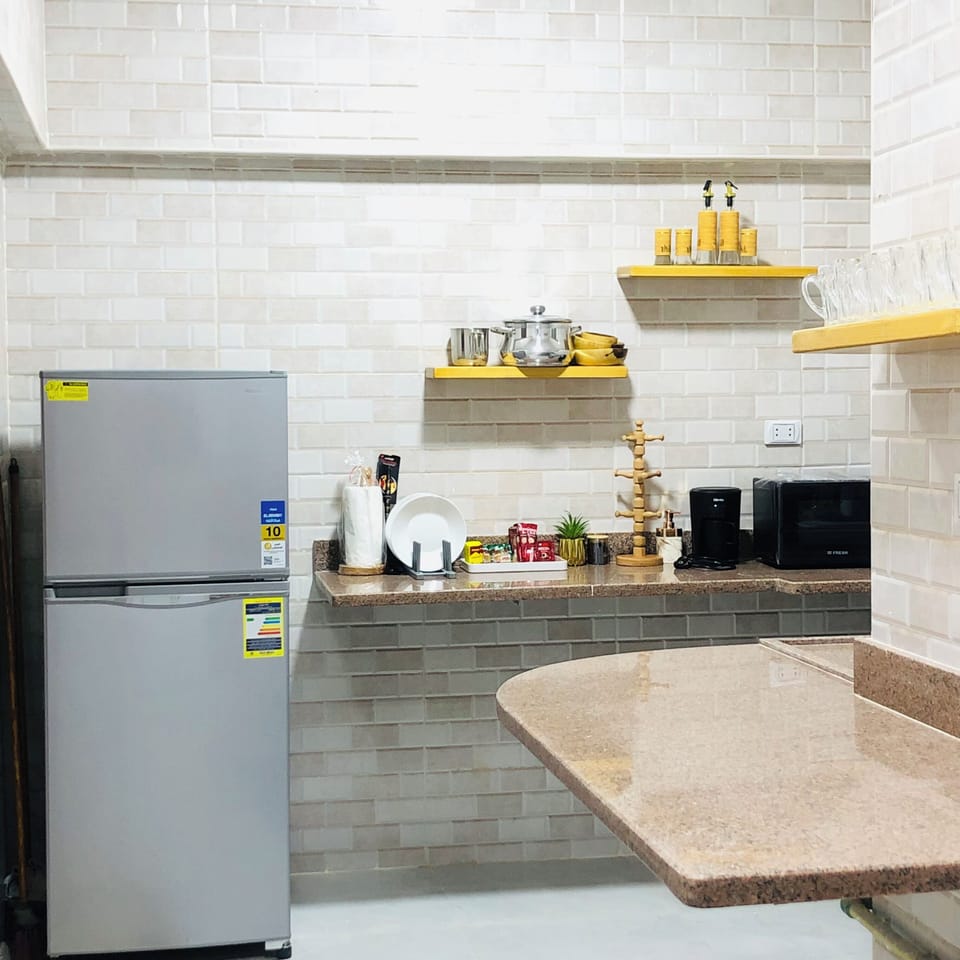 Superior Apartment, 4 Bedrooms, City View | Private kitchen | Full-size fridge, microwave, oven, stovetop